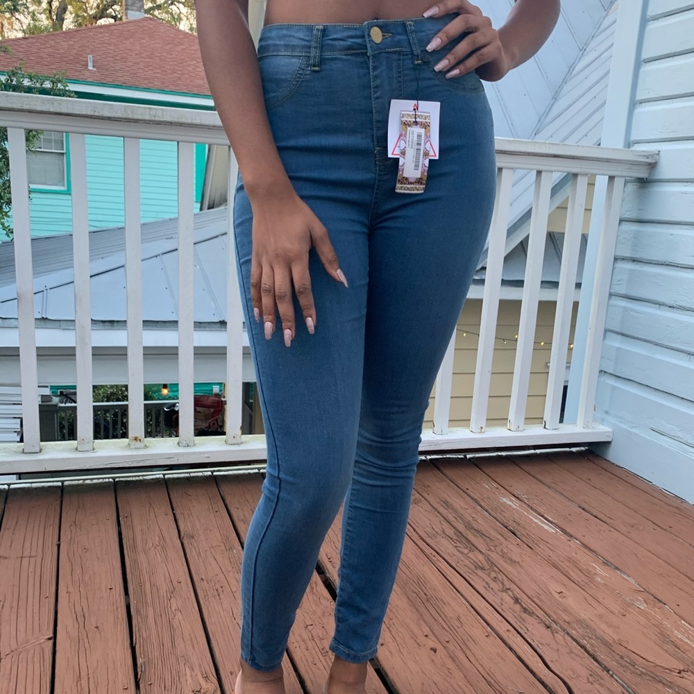 Too small and short! I’m 5’11 ✨
